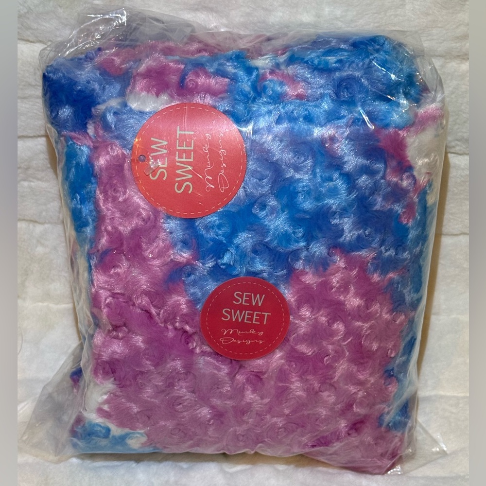 Sew Sweet Minky Design Pillow Bed.  Marbled Blue, Pink, White.